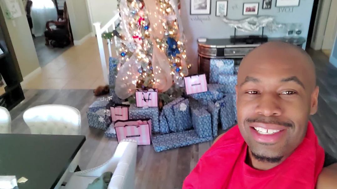 ⁣Christmas morning and still wrapping gifts for my wife and kids