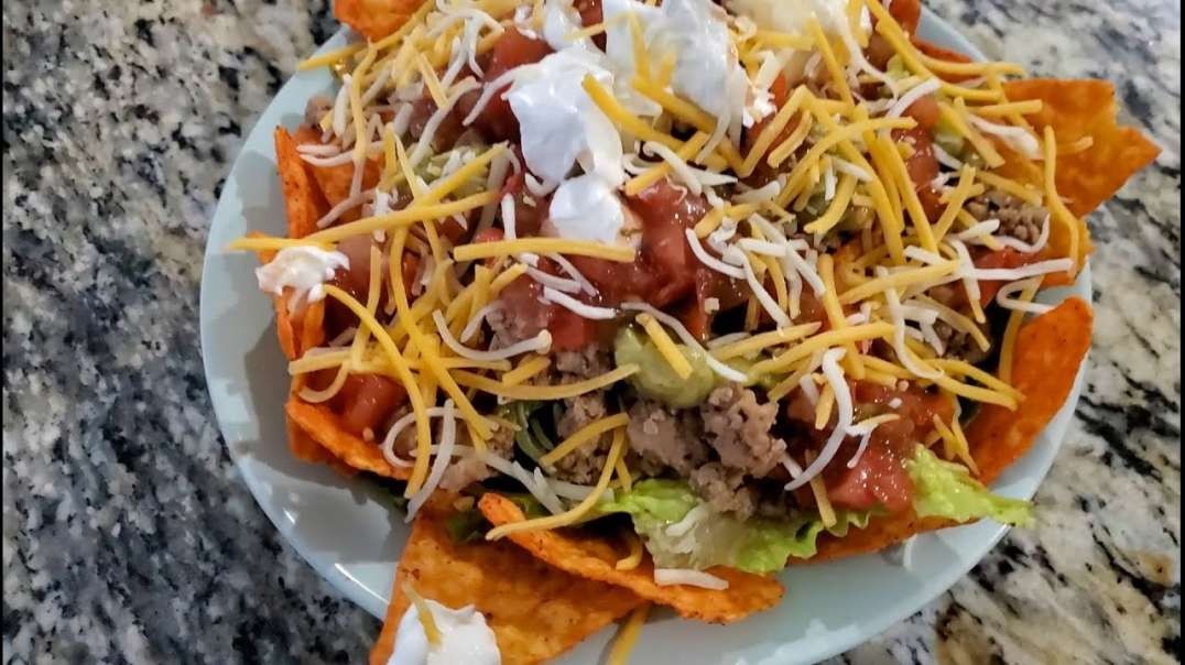 ⁣Eating Taco Salad Thinking of gifts to get Dangerusdiva for her 40th Bday Vlogmas Day 14