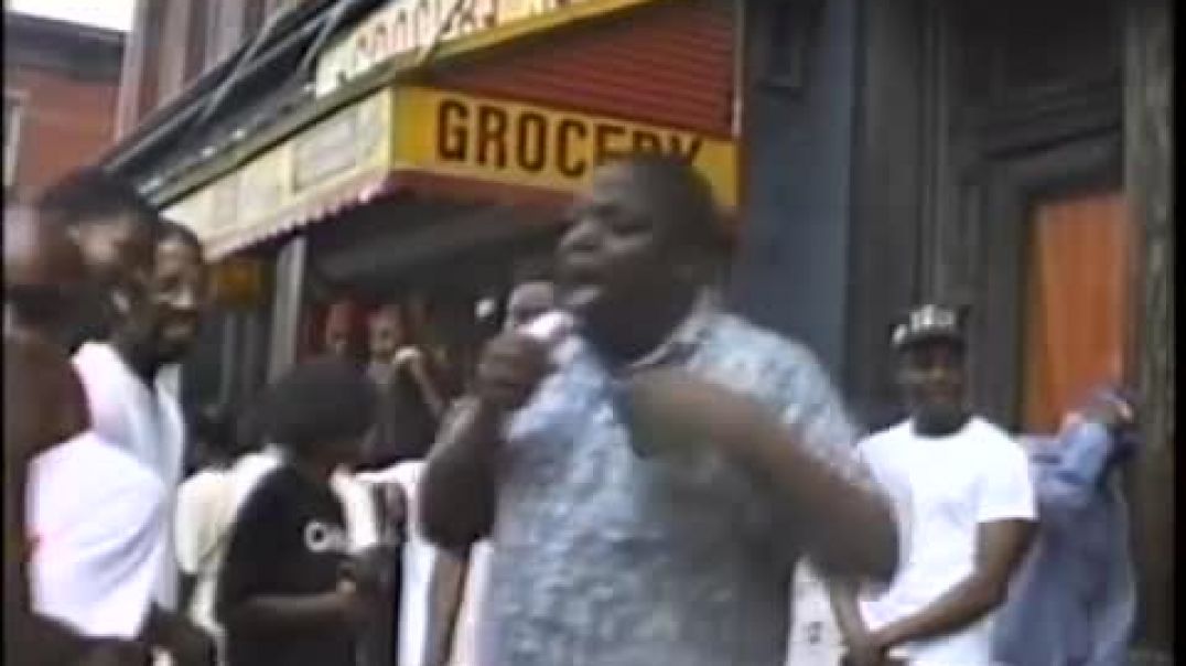 ⁣Notorious BIG freestyling in Bed Stuy at age 17