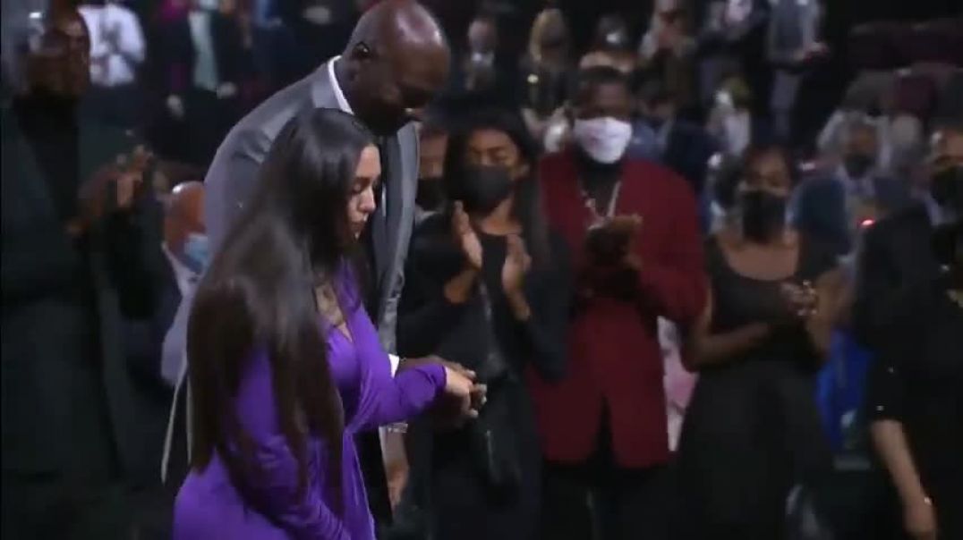 ⁣Michael Jordan and Vanessa Bryant talk Kobe and get emotional Basketball Hall of Fame speech