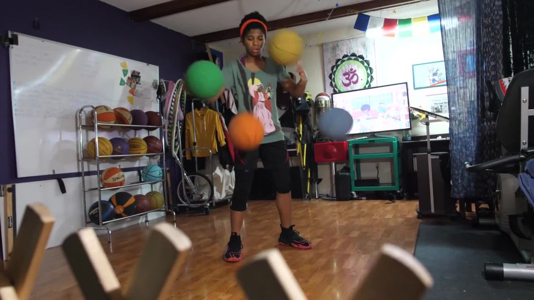 Spelling Bee Champ Zaila Avant-garde can Juggle Basketballs like a PRO