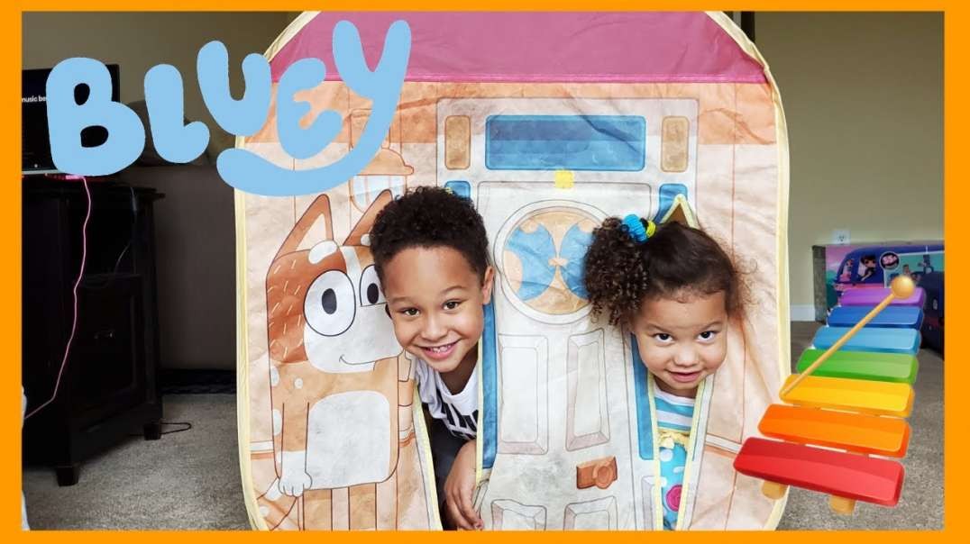 ⁣Oliver and Liz Discover Bluey Pop N Fun Play Tent, Magic Xylophone, and Plushies!