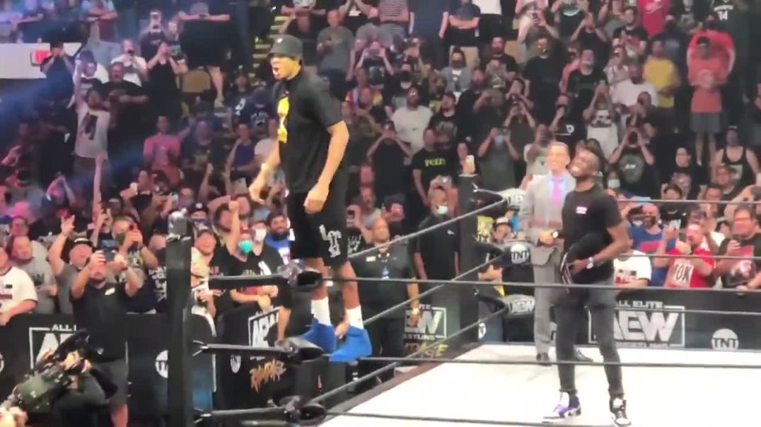 ⁣Giannis Antetokounmpo was Surprise guest at Wrestling event