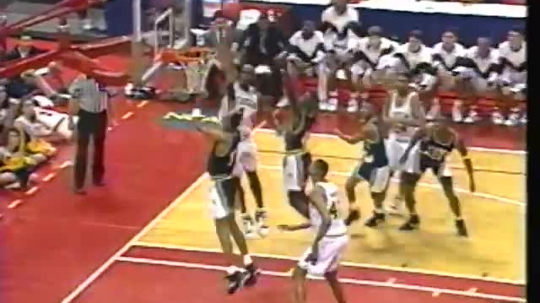 ⁣Chris Webber was BEAST MODE at University of Michigan Highlights