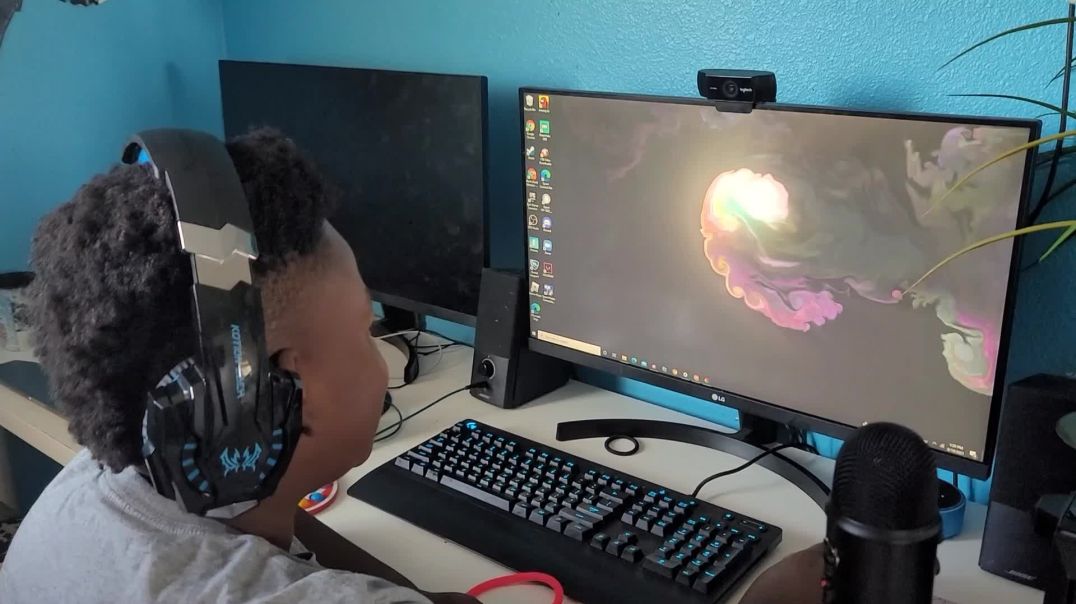 ⁣J Funk learns how to put custom motion wallpaper on his Gaming Pc