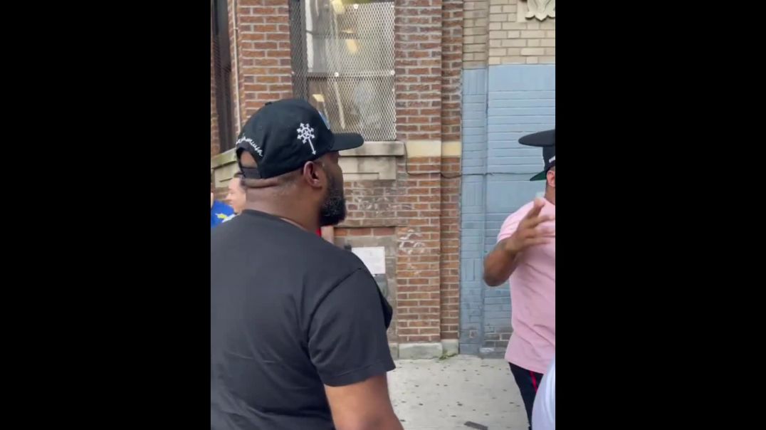 ⁣Queenz Flip goes to Benzino hotel with _ Bricks _ & tried forcing him to get the work off