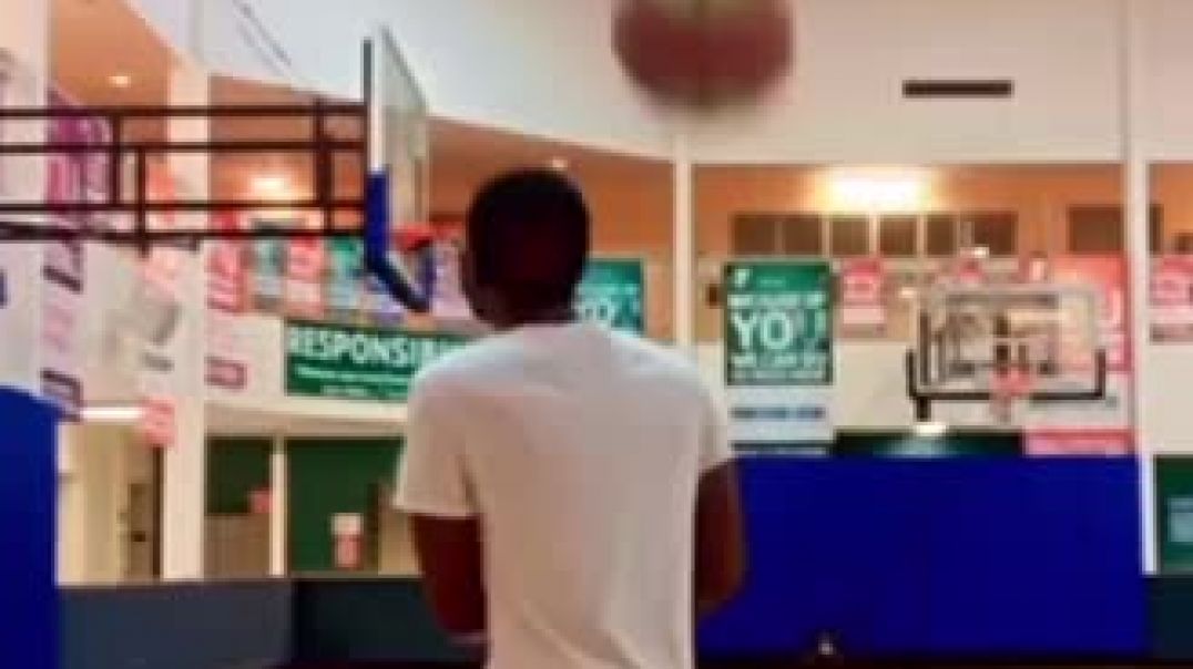 ⁣IT GOTTA BE THE SHORTS !!!!