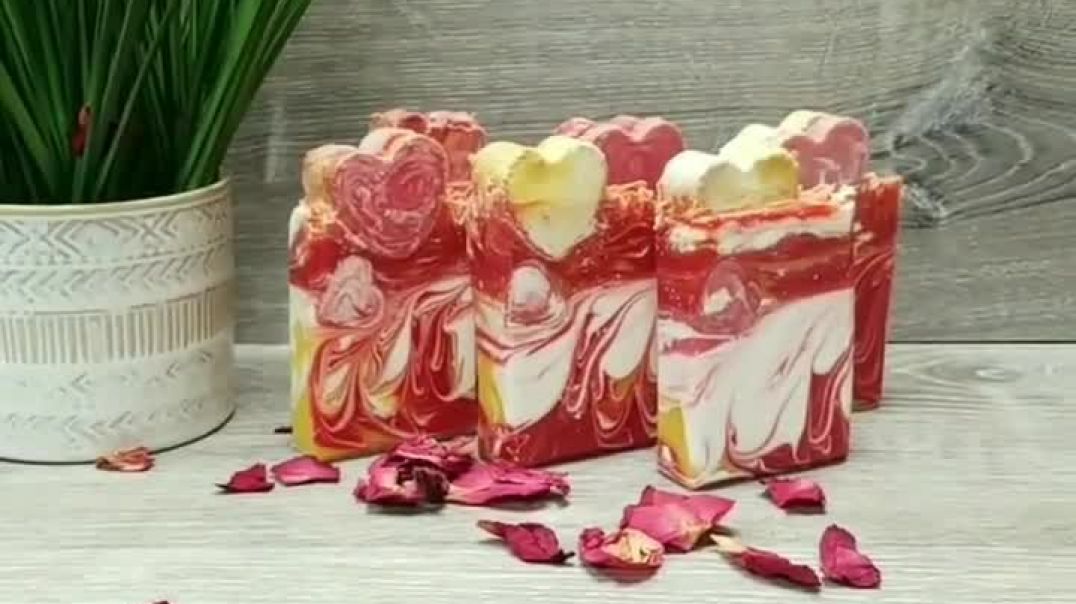 ⁣Valentines day soap......Your skin will thank you
