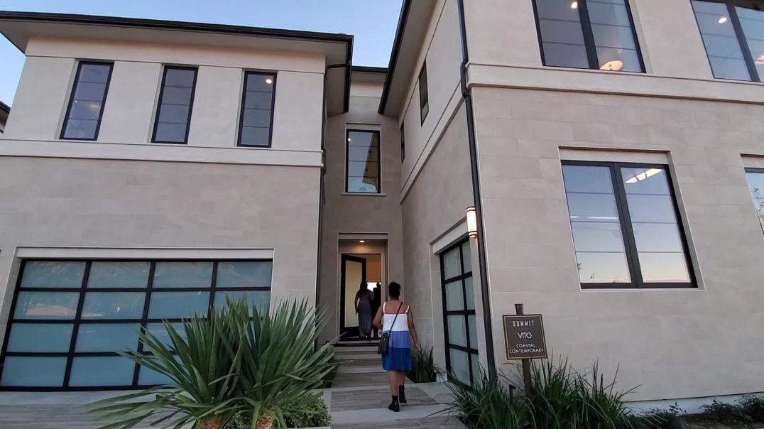 ⁣House Shopping in Porter Ranch with the So in Love Family Summit Vito