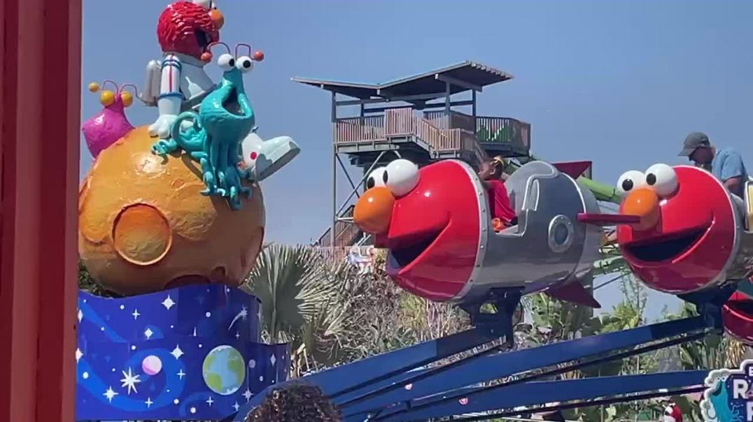 ⁣Elmo’s Rockin Rocket Ride