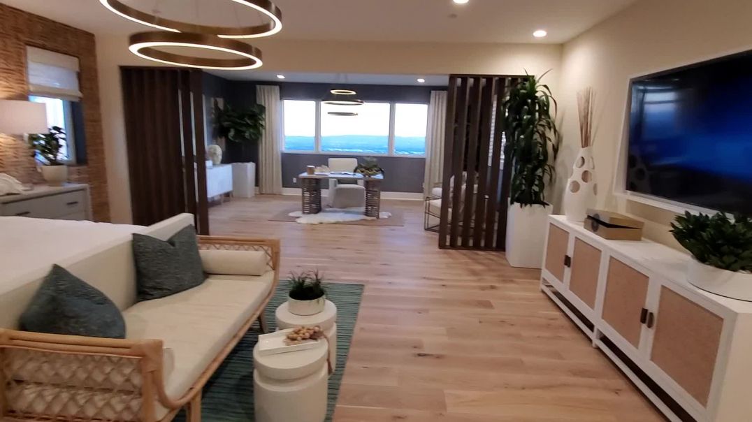 ⁣House Shopping in Porter Ranch Vito Summit Master bedroom