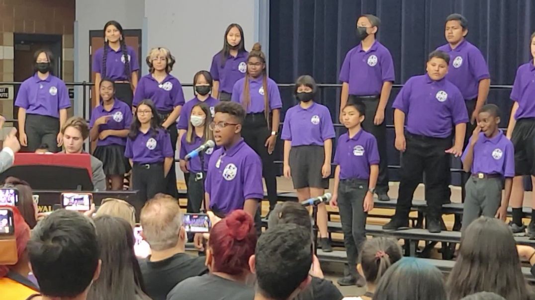 ⁣Willsworld sings his FIRST Solo in school choir