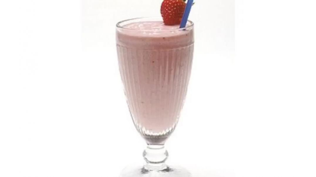 ⁣Strawberry milkshake