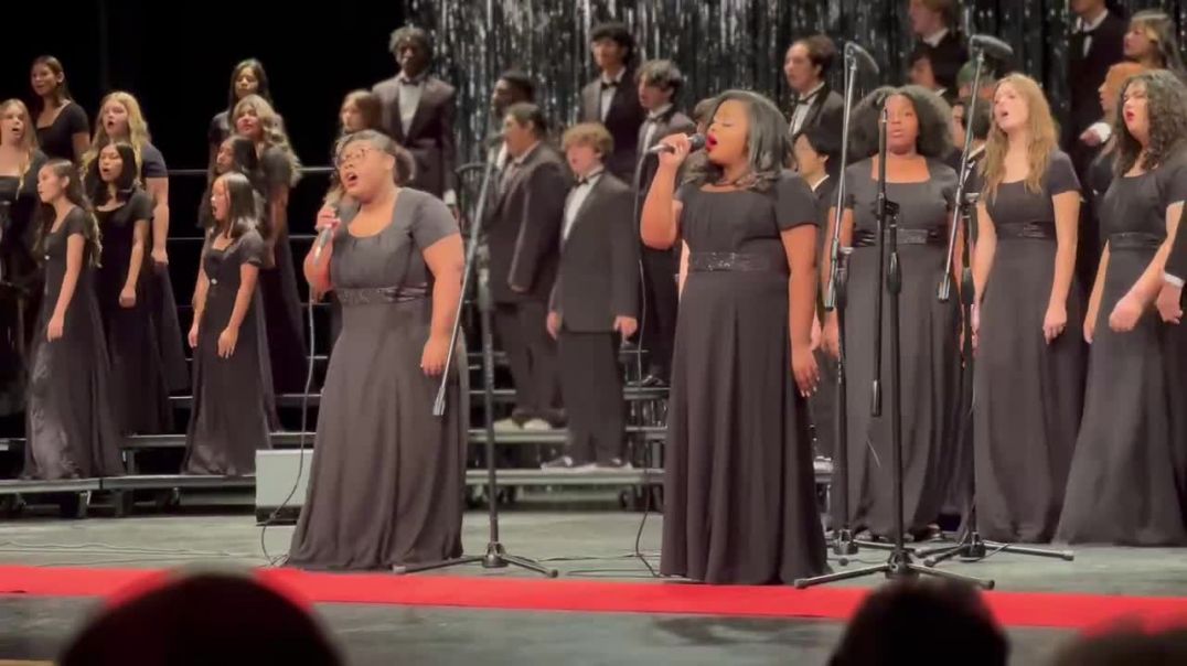 ⁣Aniyah’s HS choir gets standing ovation singing lean on me