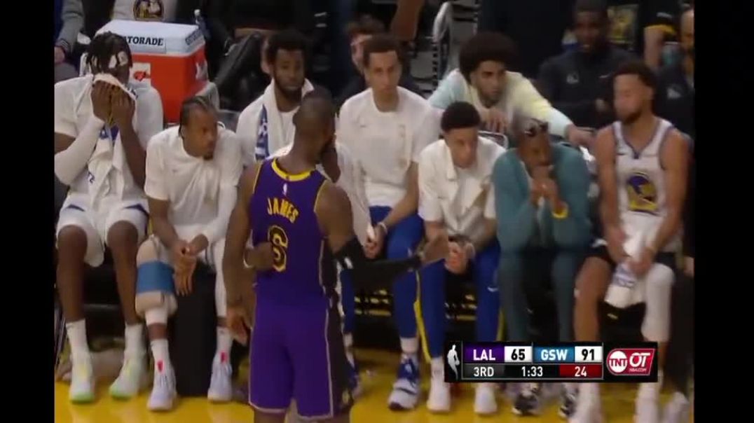 ⁣Andre Iggy Iguodala gets CAUGHT ON CAMERA Dissing Draymond Green for being a Lebron Groupie