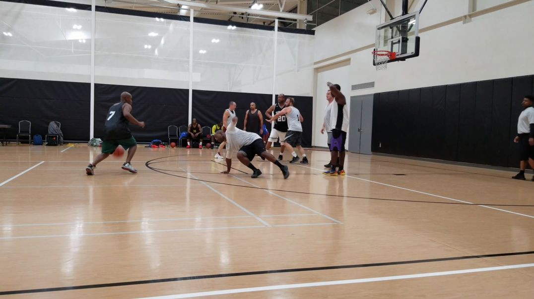 ⁣Coach Ap makes defender TOUCH EARTH in mens ball game