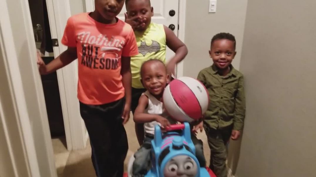 ⁣Baby Josiah and Friends Ride a Thomas and Friends Roller Coaster Ride on Train