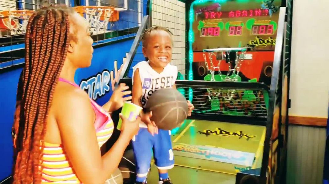 ⁣Miracle Kid Josiah makes Backwards Basketball Trick Shots at Chuck E Cheese