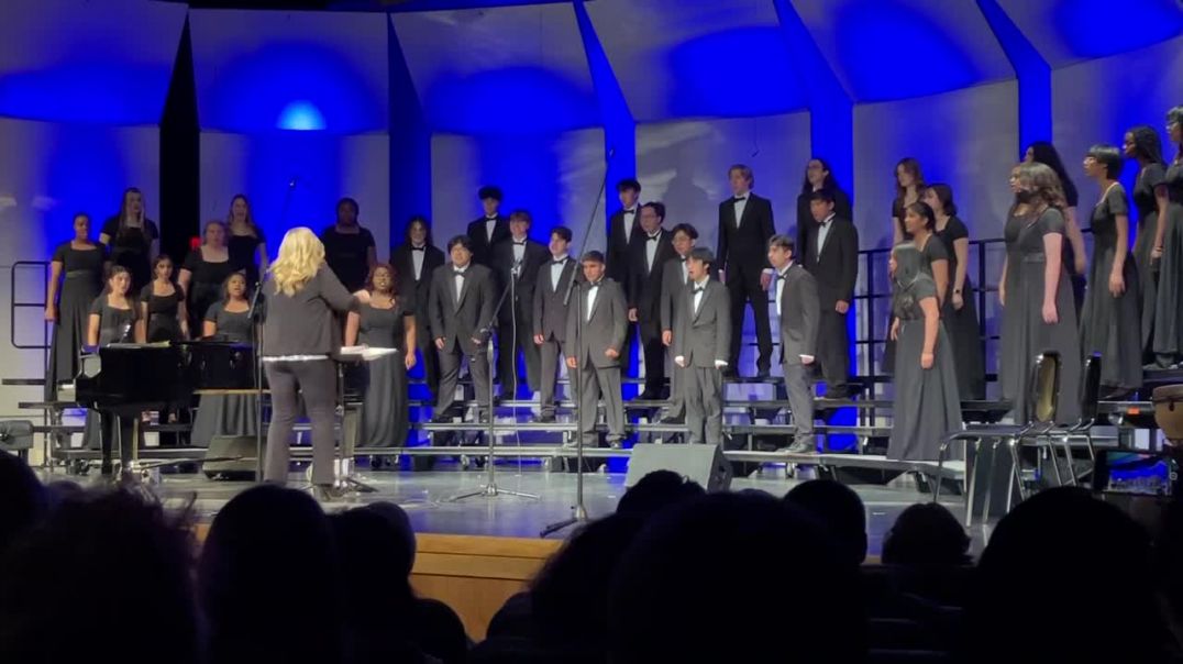 Aniyahs Varsity HS Choir Performs Daemon Irrepit Callidus