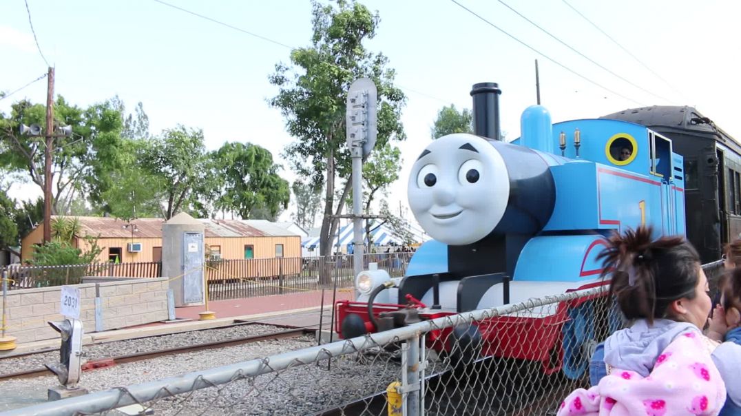 ⁣Soinlovefamily are so exited to see Thomas the train