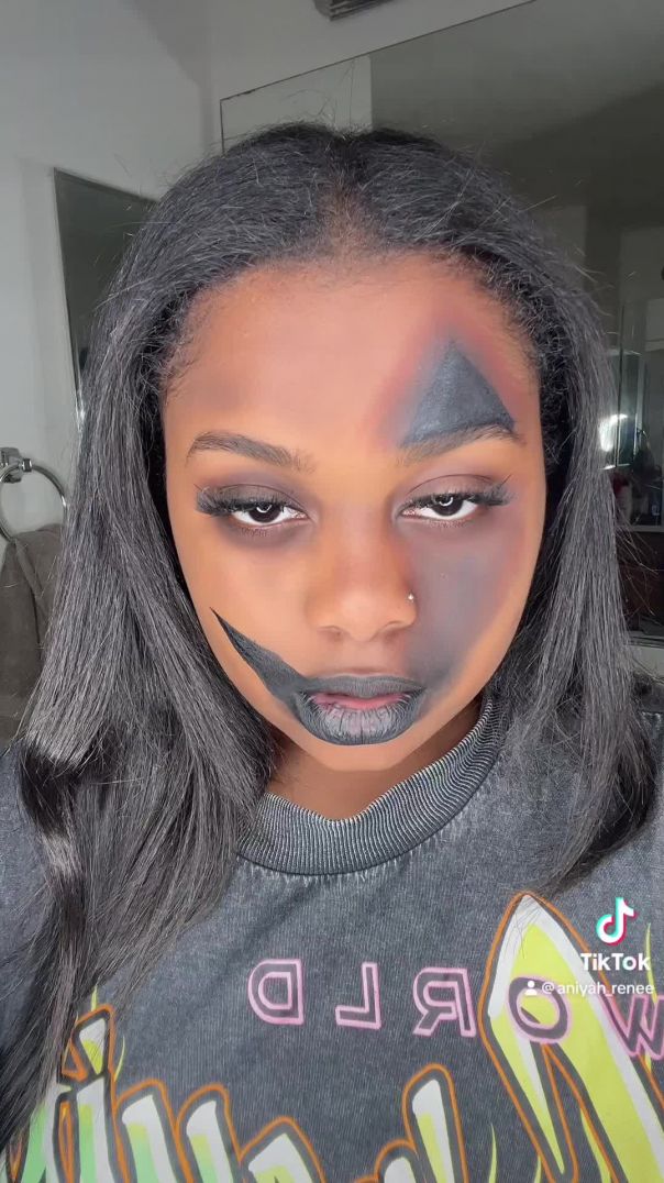 Easy Clown Halloween Makeup Tutorial!🖤    |AniyahRenee