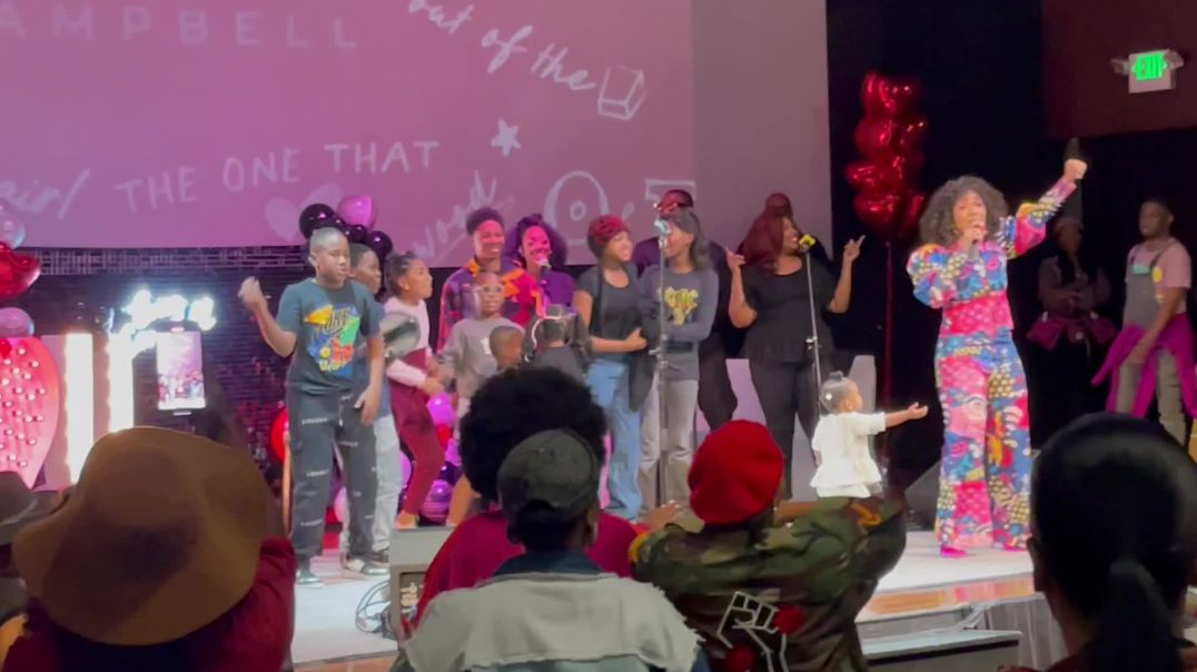 ⁣Erica Campbell Sings with her Nieces and Nephews