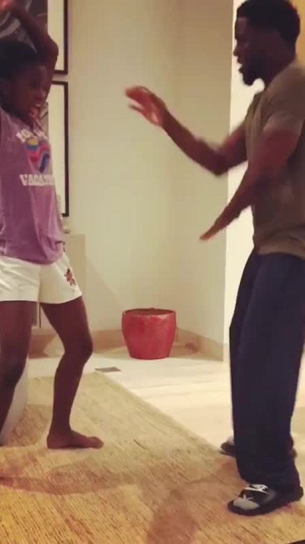 Kevin Hart dances to KMT