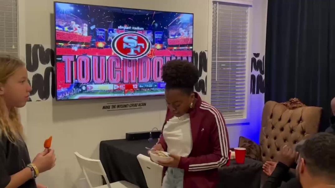 FANS REACT: San Francisco 49ers score a TD during Super Bowl 2024 🏈🔥