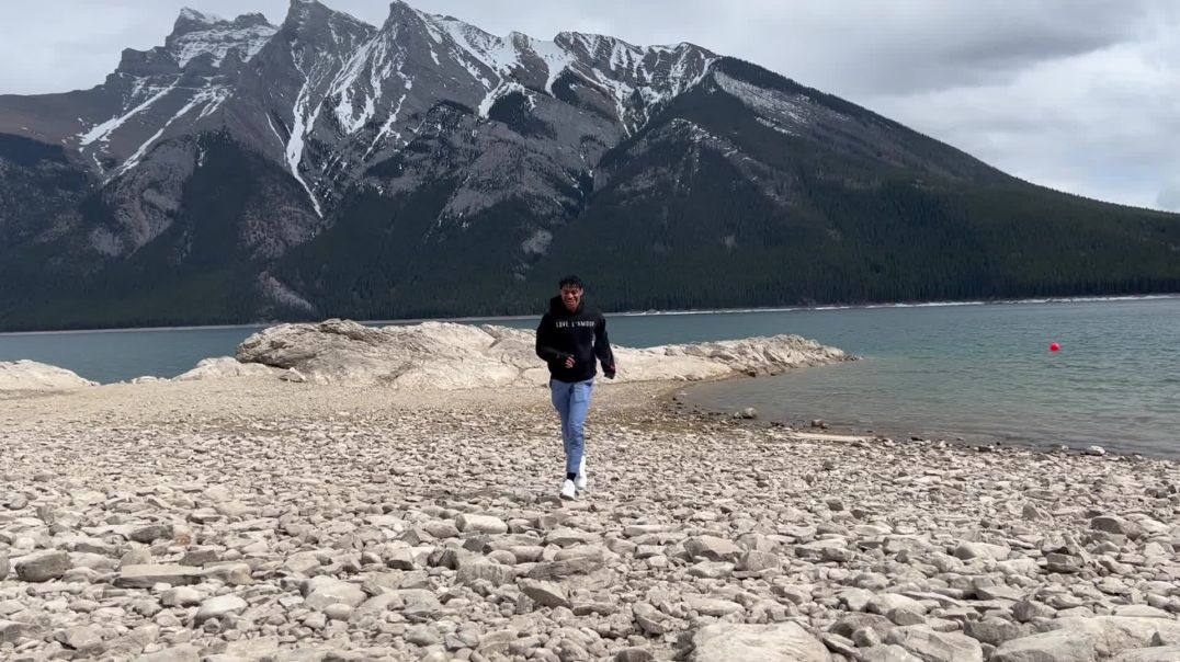 ⁣Do Yall Think This Background is Photoshopped? | Banff , Alberta