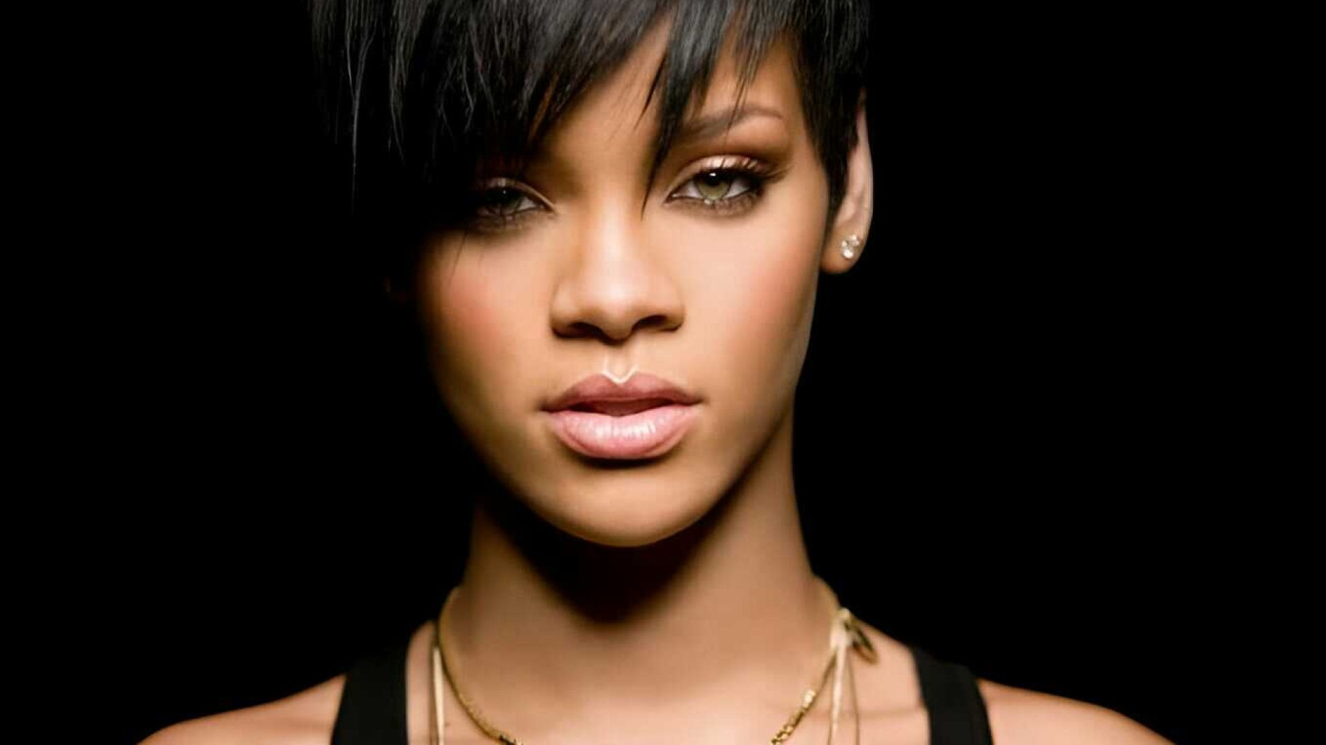 ⁣Rihanna - Take A Bow