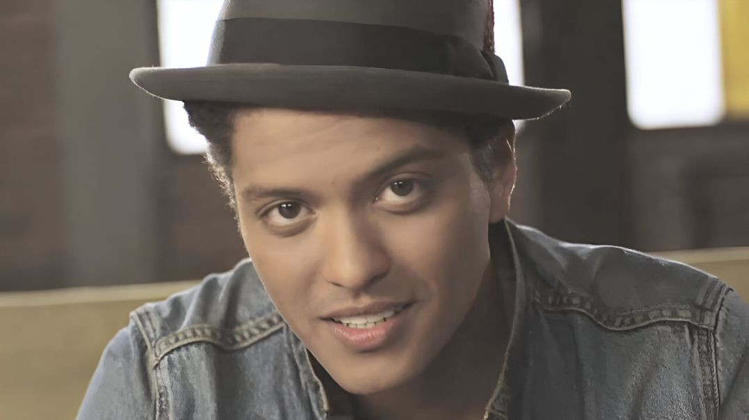 ⁣Bruno Mars - Just The Way You Are (Official Music Video)
