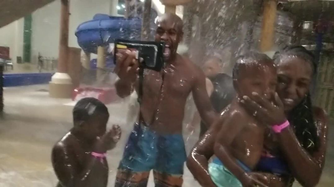 ⁣So in Love Family get SOAKED at Great Wolf Lodge