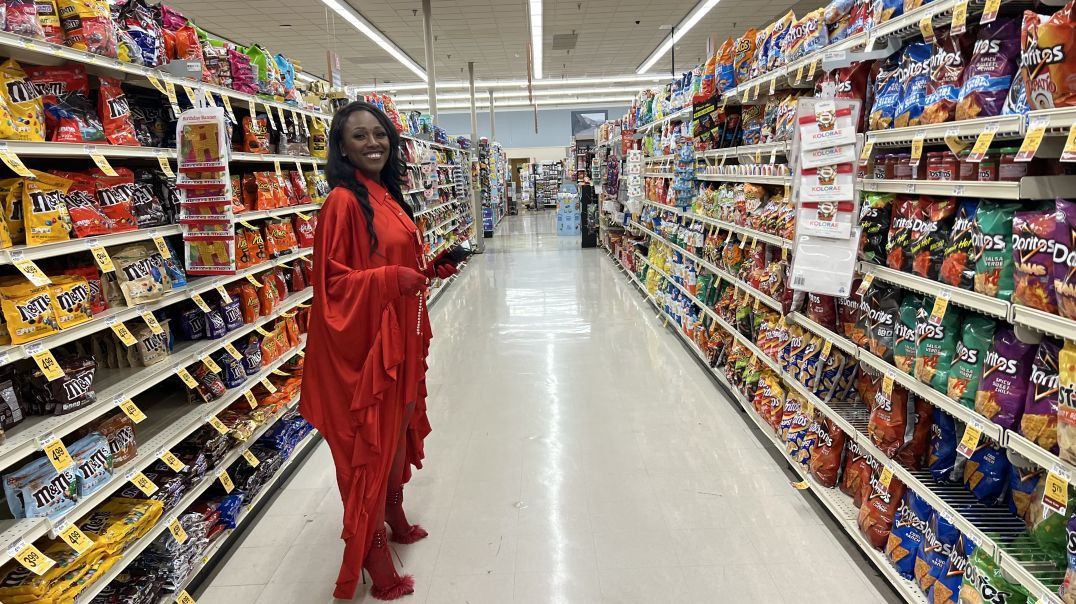 ⁣Ap is back to his grocery store video ways with Diva