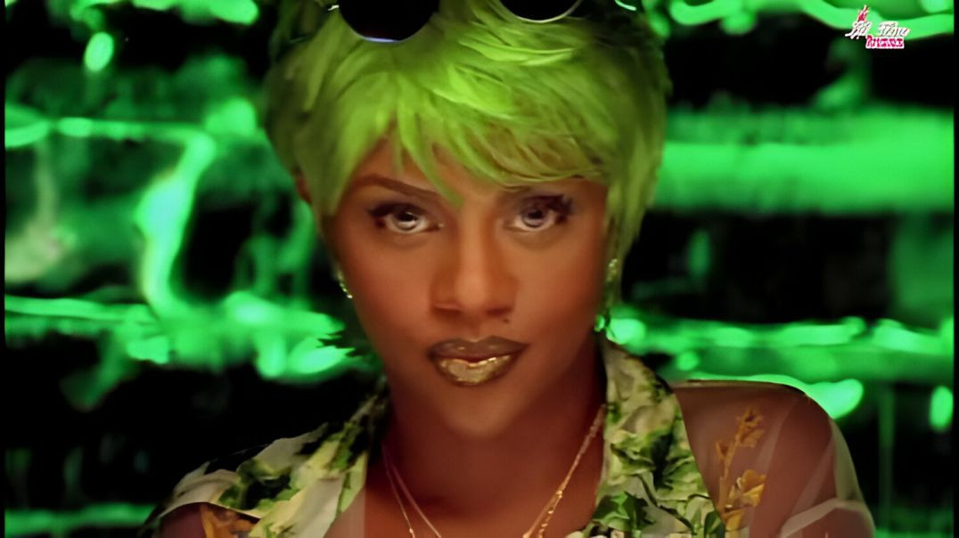 Lil' Kim ft. Lil' Cease - Crush On You (Official HD Music Video)