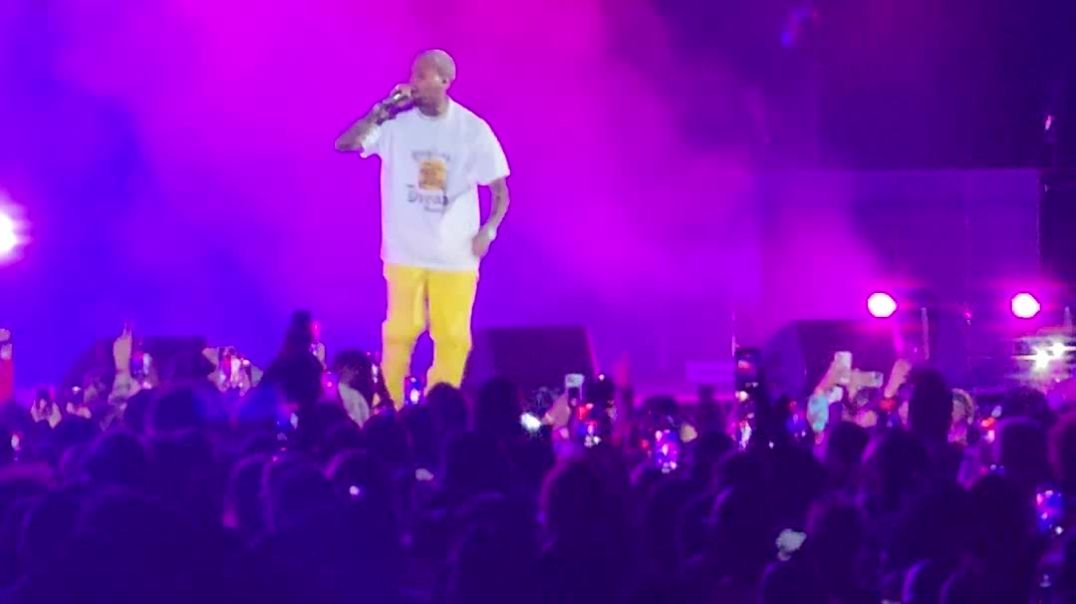 ⁣Chris Brown LIVE