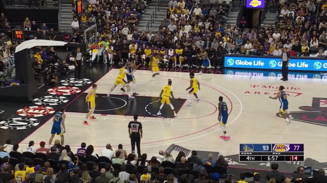 ⁣Bronny James wasn’t scared of Steph Curry and gets crowd hyped 😨