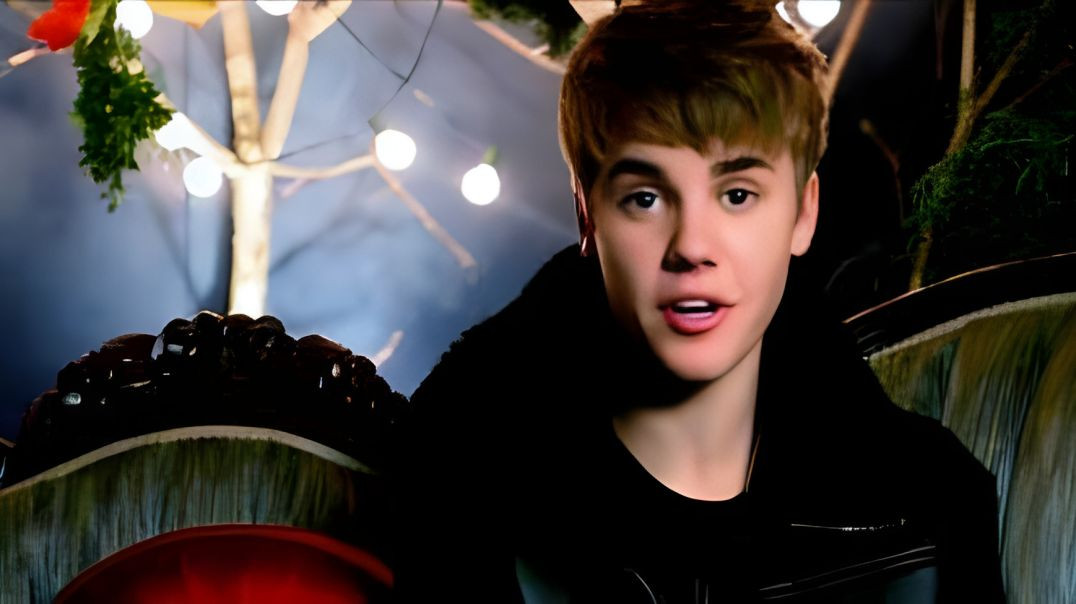 Justin Bieber - Santa Claus Is Coming To Town