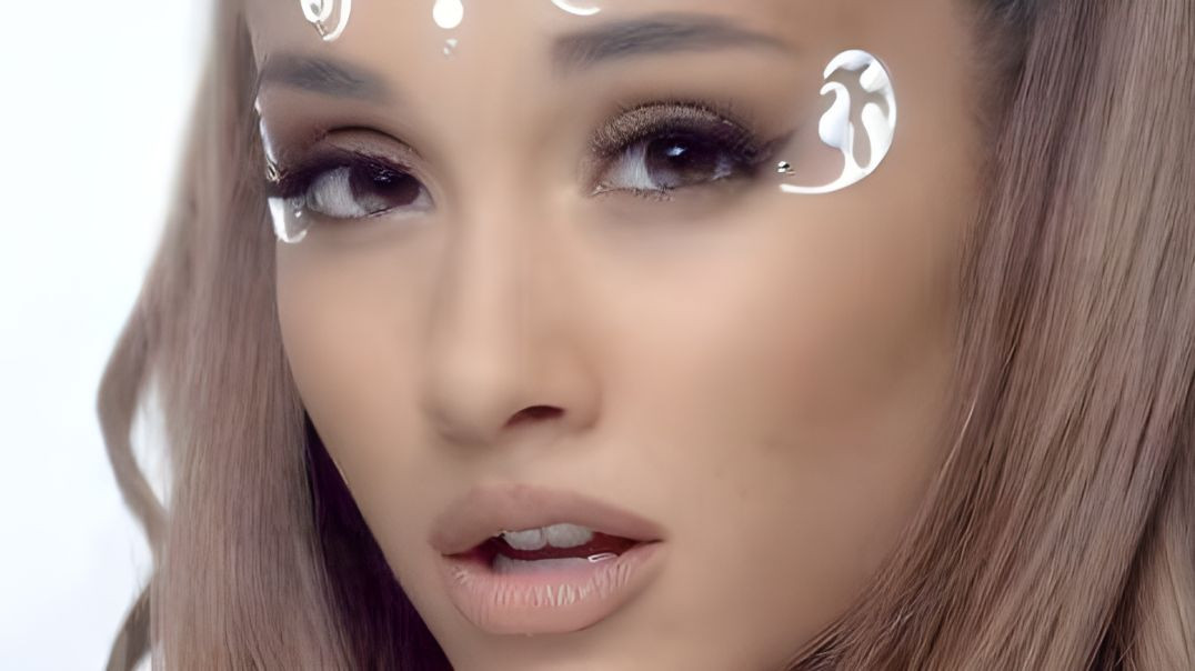 ⁣Ariana Grande - Break Free ft Zedd