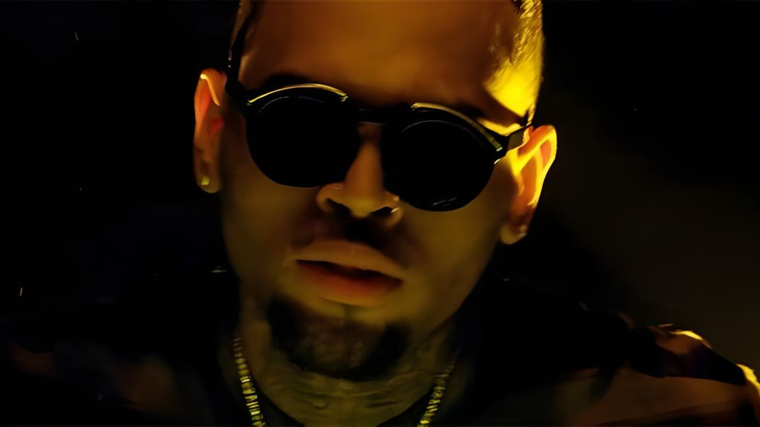 ⁣Chris Brown - Picture Me Rollin