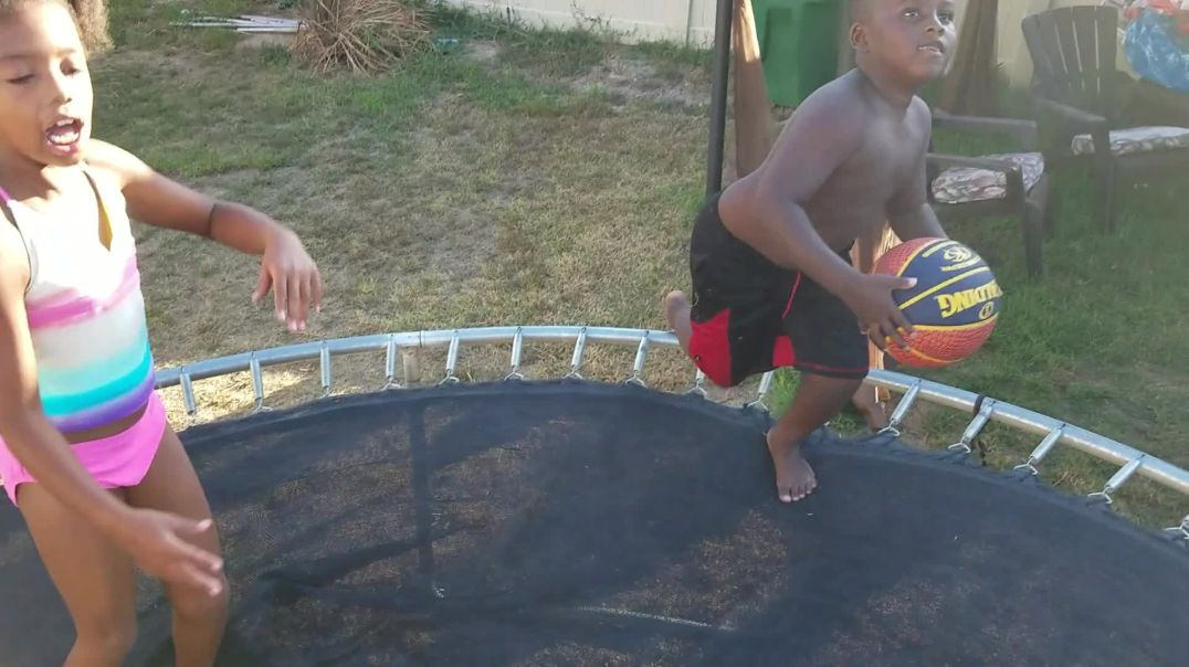 7 Year Old J funk DUNKS LIKE SHAQ