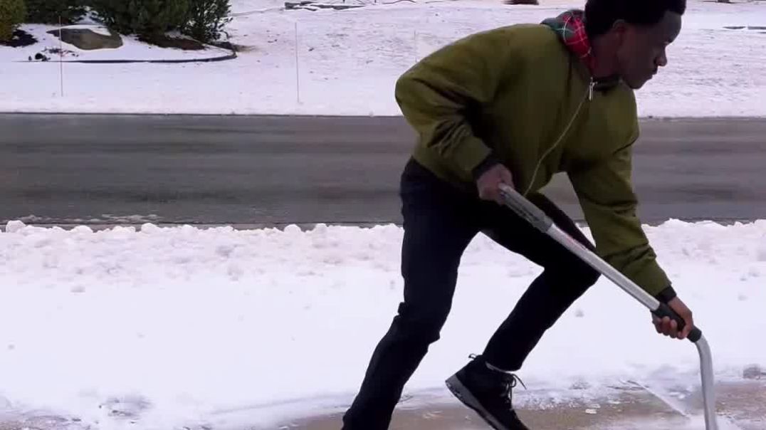 ⁣Shuffling Snow for Beginners!