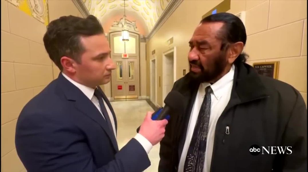 ⁣Senator Al Green KICKED OUT of Trump speech for Speaking up for the Poor