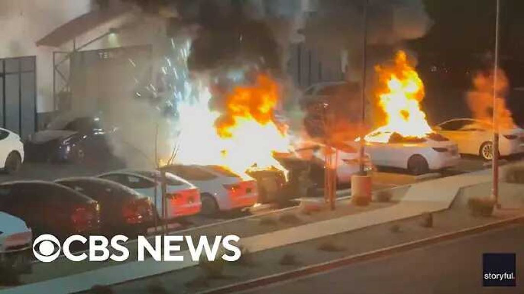 ⁣Teslas in Las Vegas set on fire and shot with guns in "targeted attack," police say