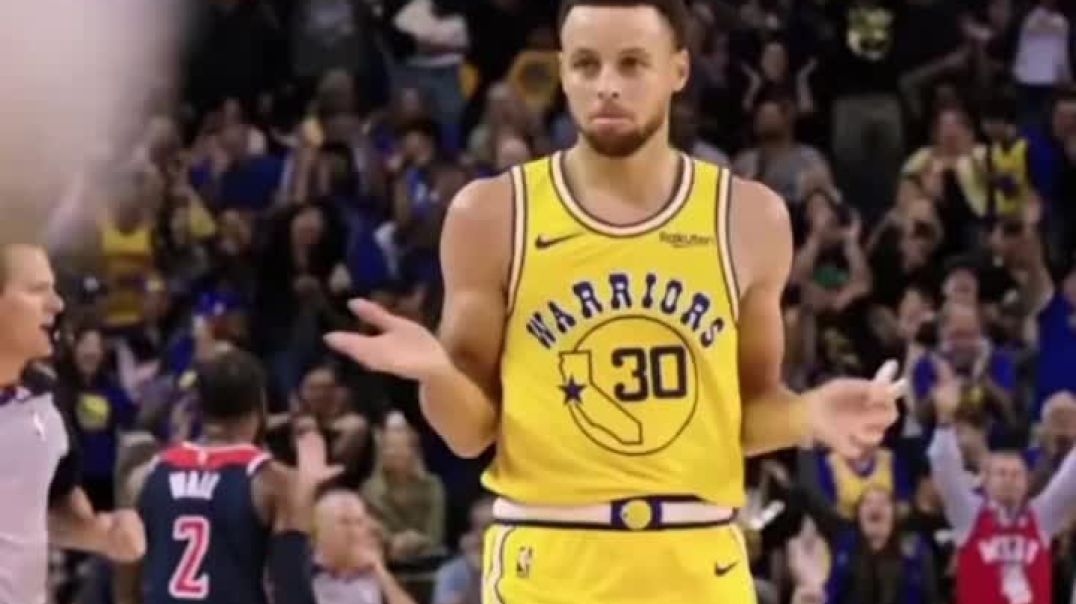 ⁣Steph Curry hitting threes back to back