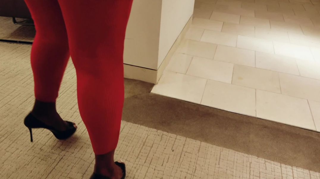 ⁣Diva goes Shopping for Red Bottoms