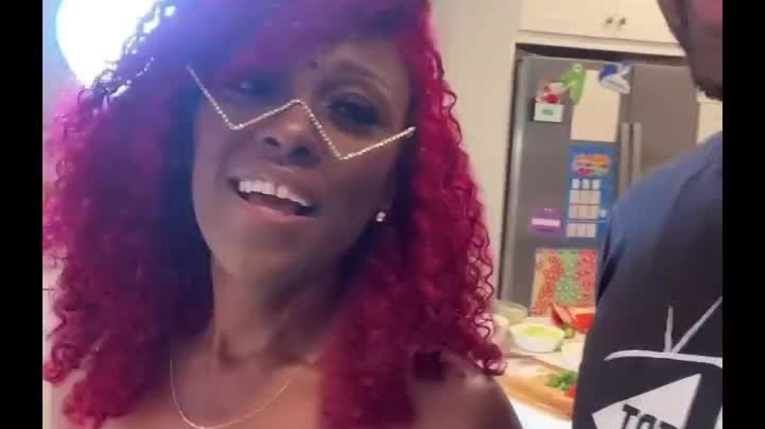 ⁣Dangerus Diva on TikTok telling people to get with TBT