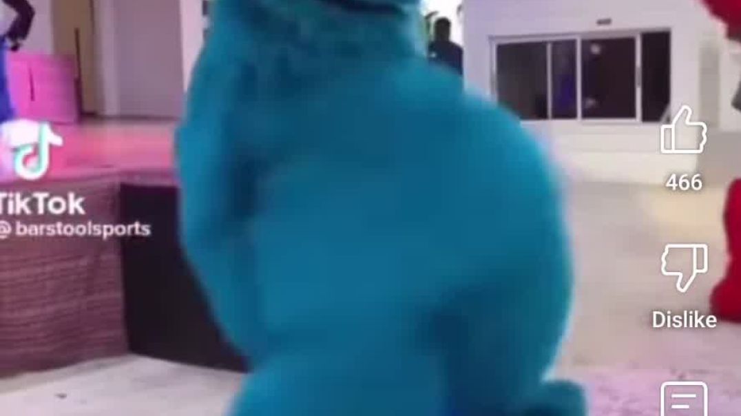 ⁣Cooking monster dance