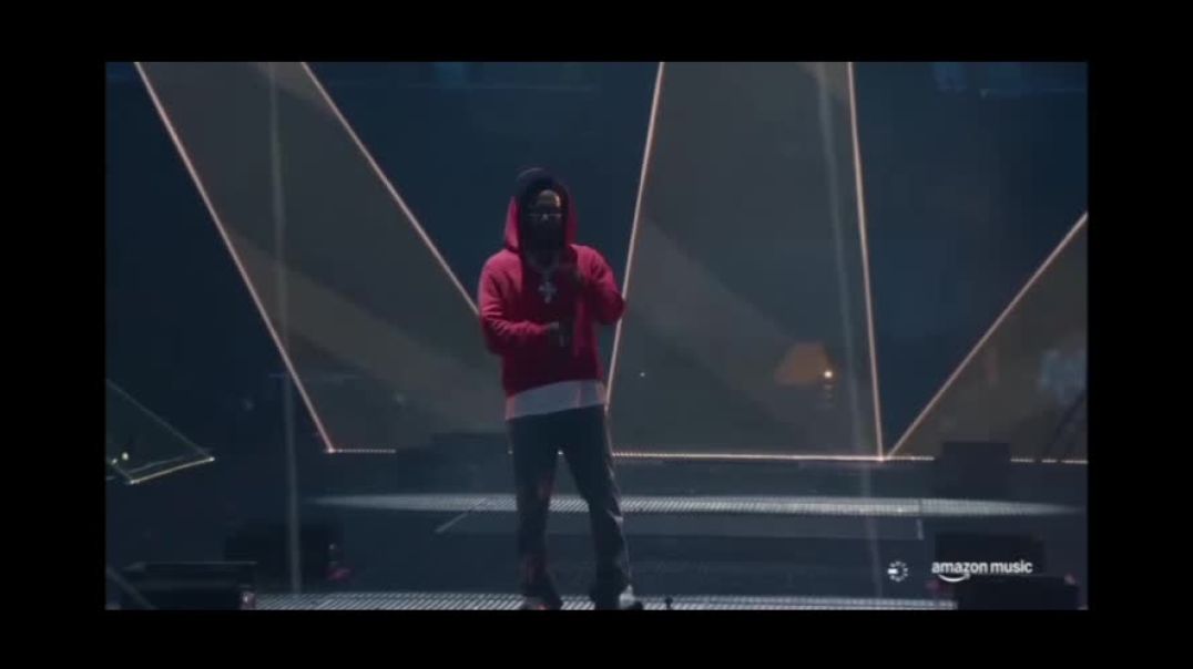 ⁣Kendrick Lamar singing still with Dr. Dre