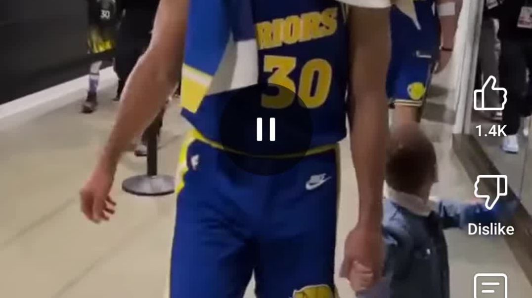 Steph Curry son saying hi to Klay Thompson