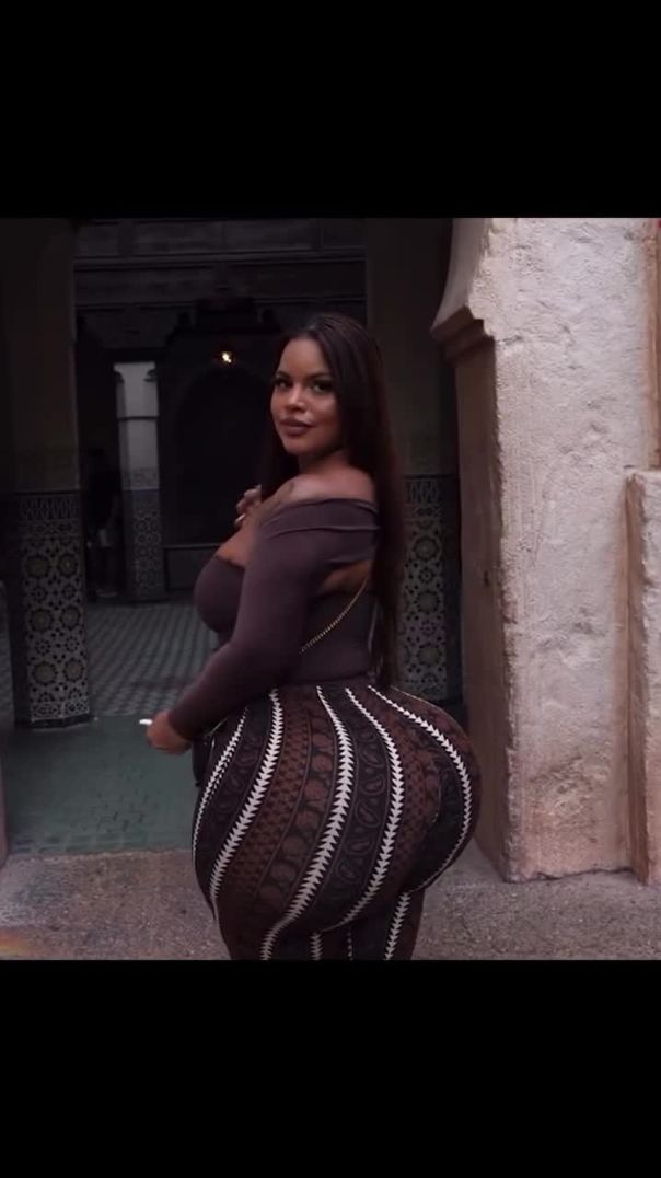 thick and busty gals